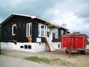 House siding removal ugly-house-buyer